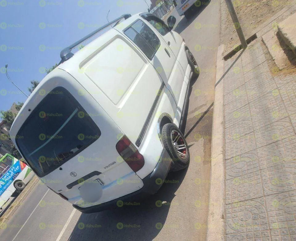 2005 Model-Toyota Hiace Dolphin