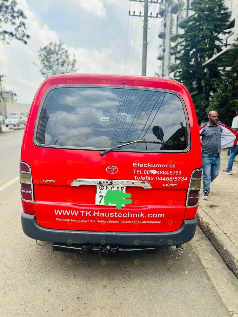 2006 Model-Toyota Hiace Dolphin