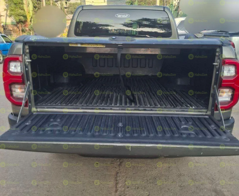 2022 Model-Toyota Hilux Invincible