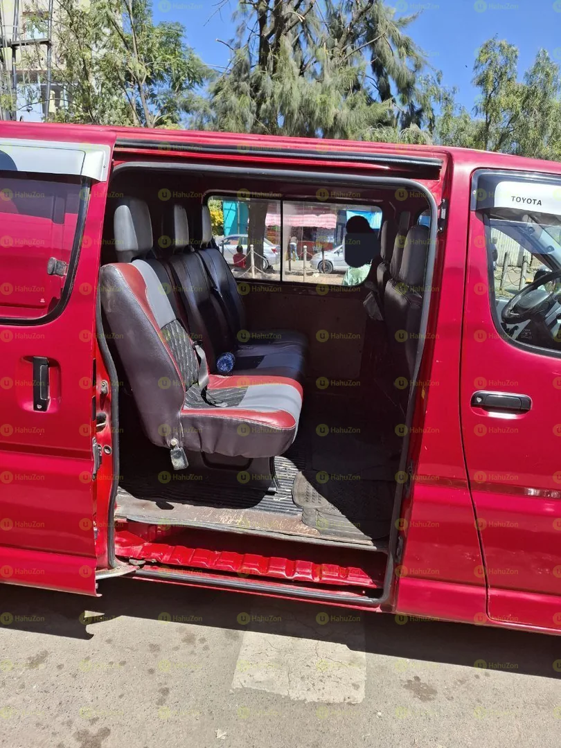 2006 Model-Toyota Hiace Dolphin