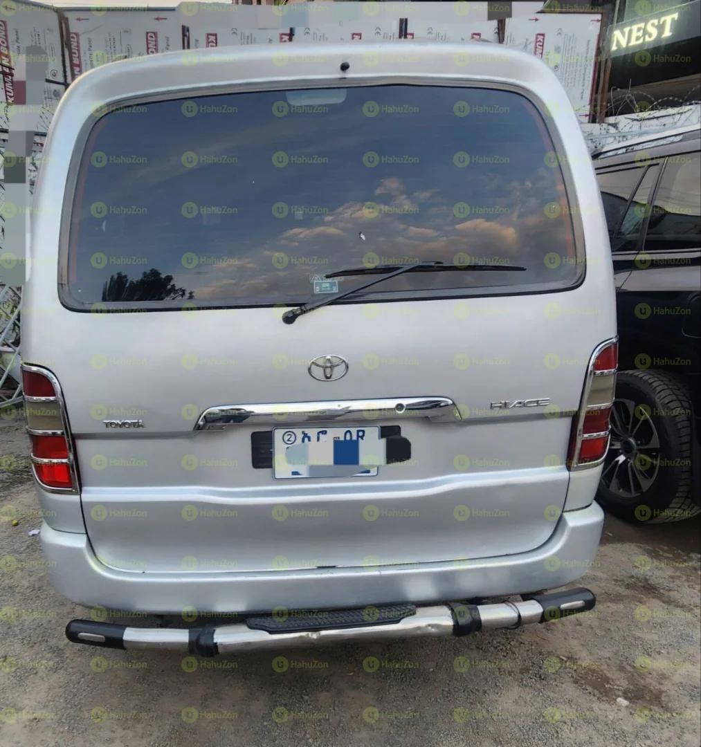 2010 Model-Toyota Hiace Dolphin