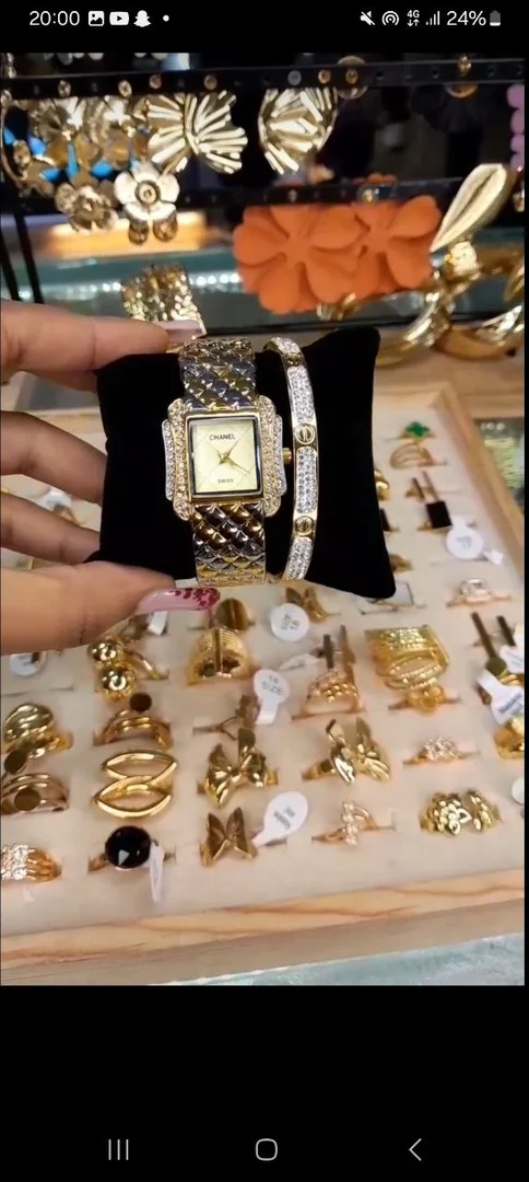 የሴቶች ሰዓት ከነ ብራስሌት