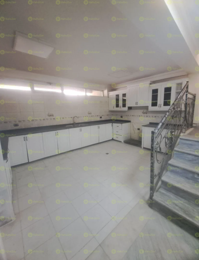 300 ካሬ የሚሸጥ B+G+1 ቤት በአያት