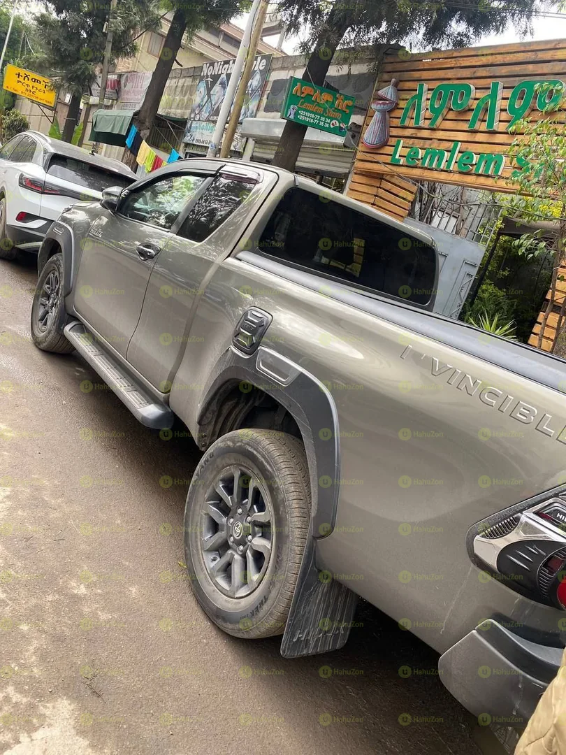 2021 Model-Toyota Hilux Invincible