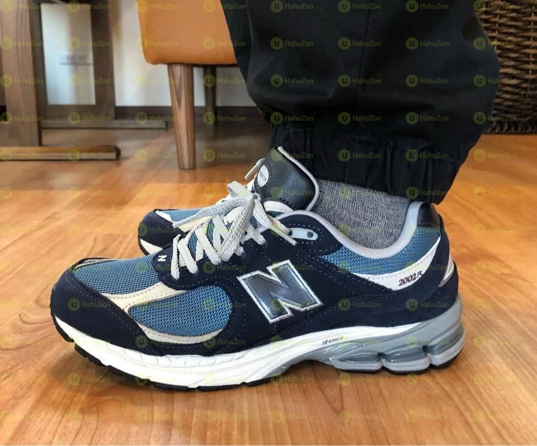 New Balance 2002 R Women's Shoes