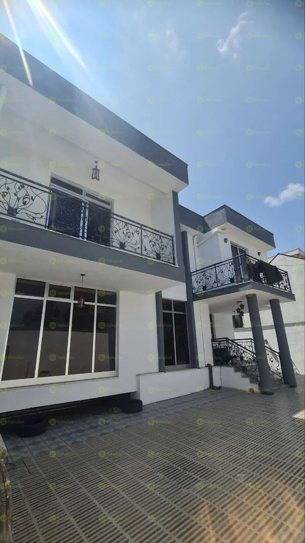 300 ካሬ የሚሸጥ B+G+1 በአያት