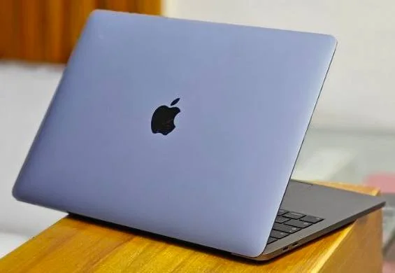Macbook pro  2019 13.3 inch