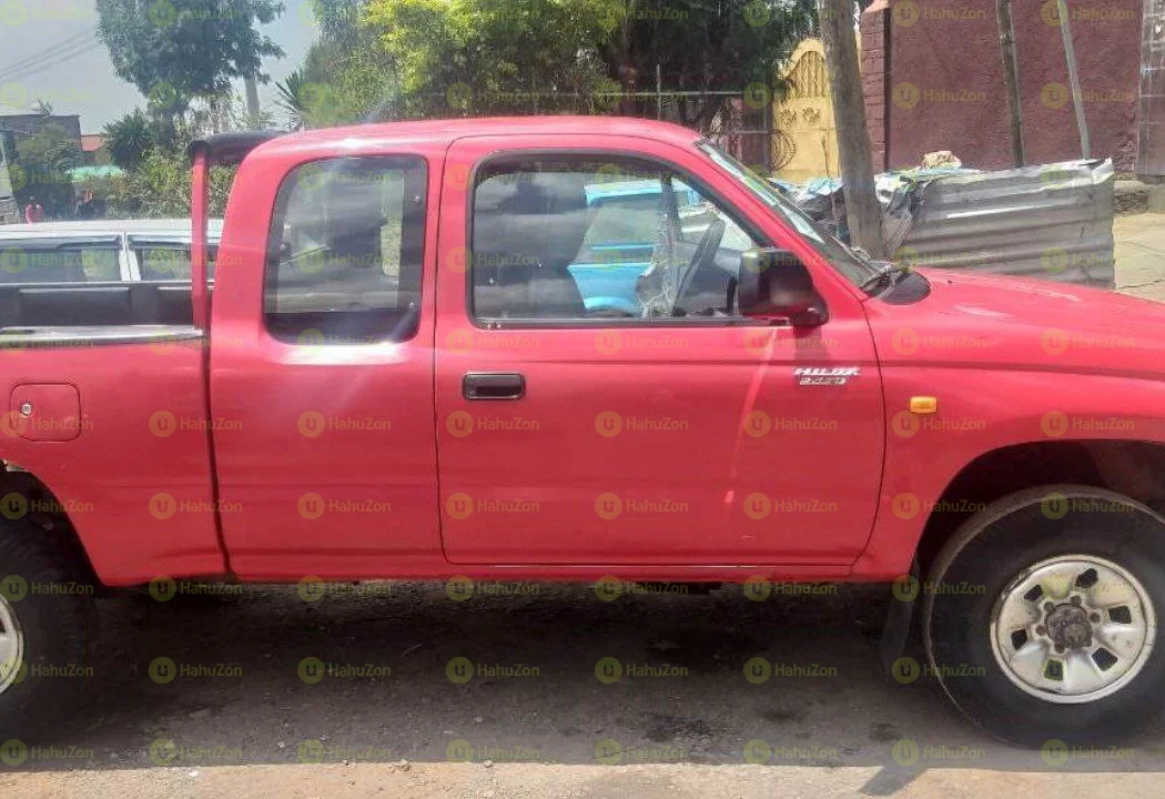 1999 Model-Toyota Hilux Xcab 2LT