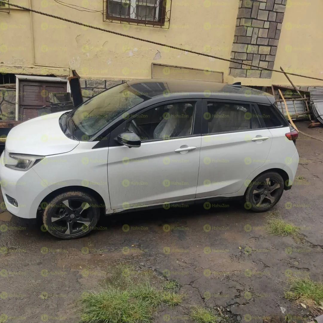 2023 Model-Young Xiao Xin