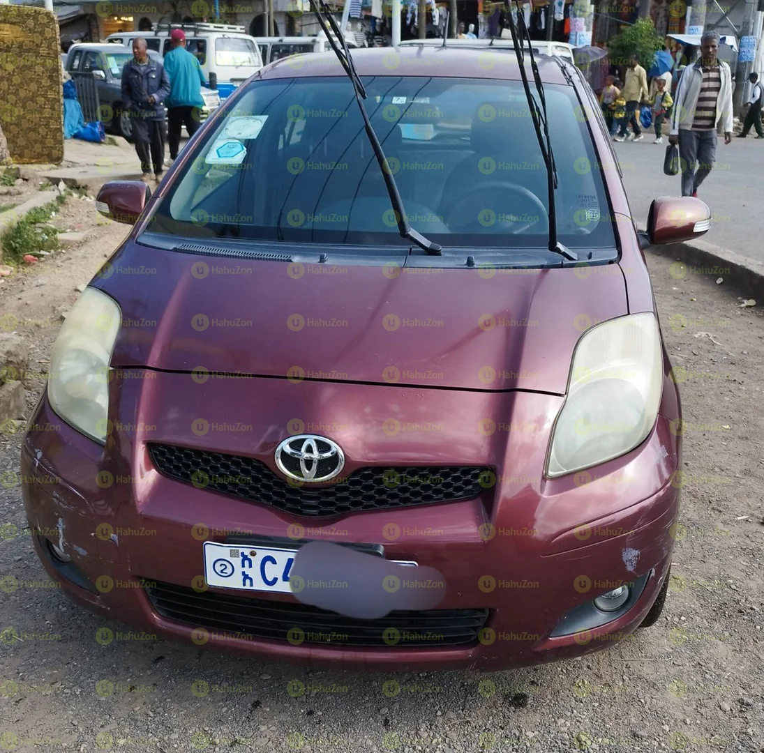 2010 Model-Toyota Yaris Compact