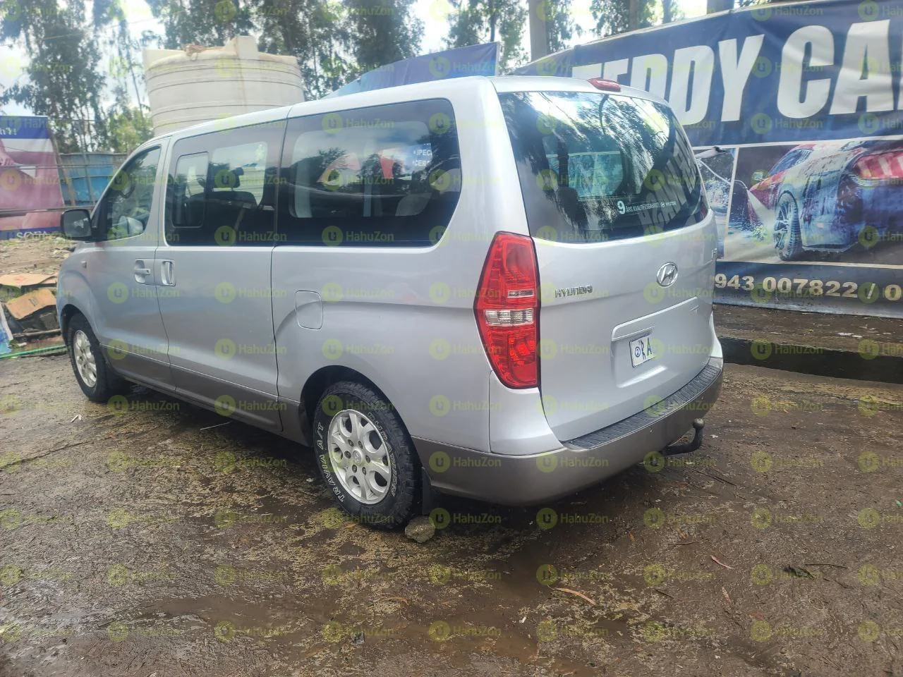 2009 Model-Hyundai  H1