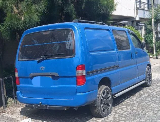 2006 Model-Toyota Hiace Dolpine