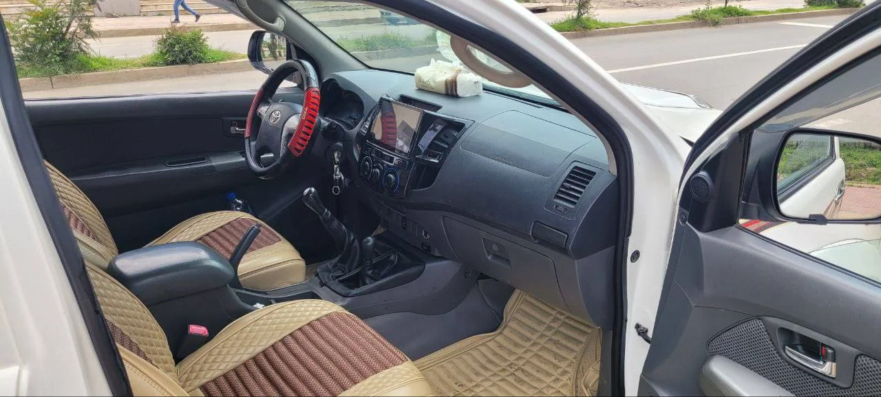 2013 Model-Toyota Hilux King Cab