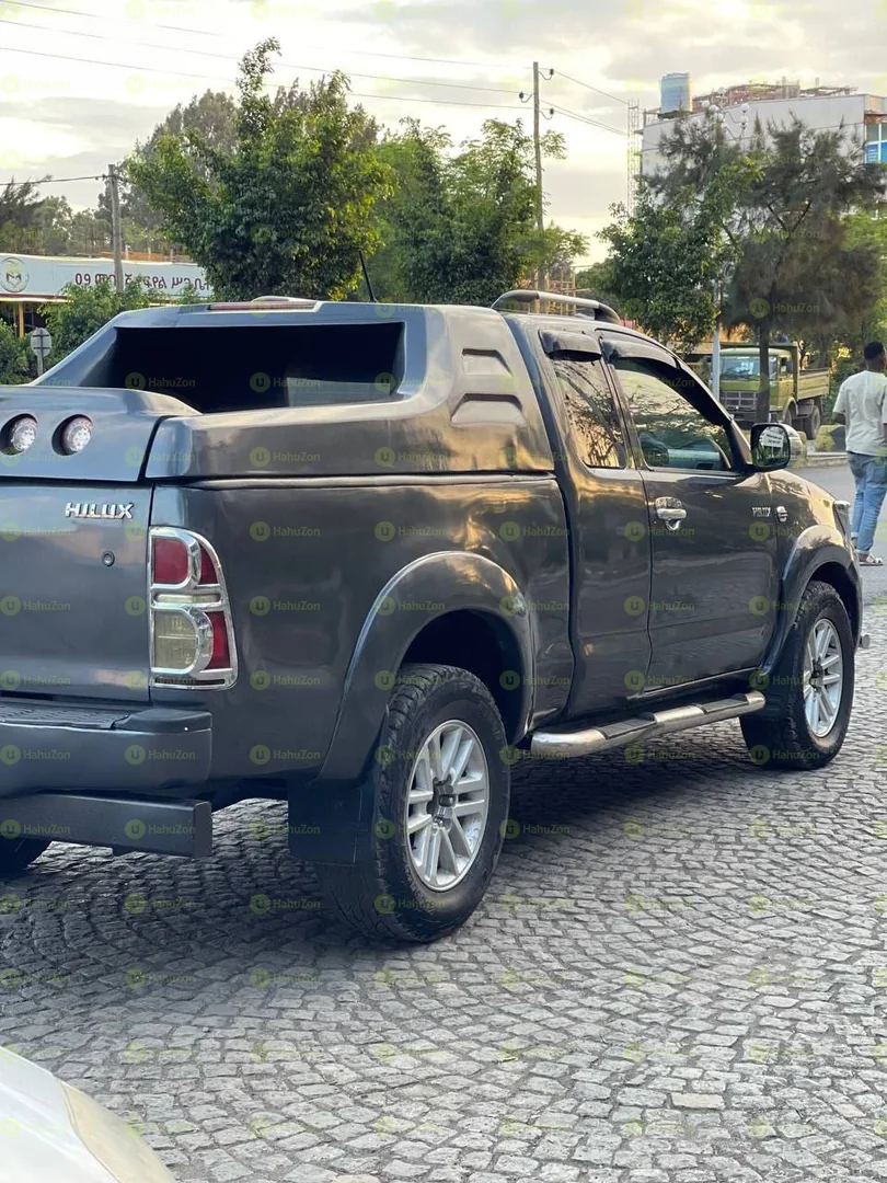 2013 Model-Toyota Hilux King Cab