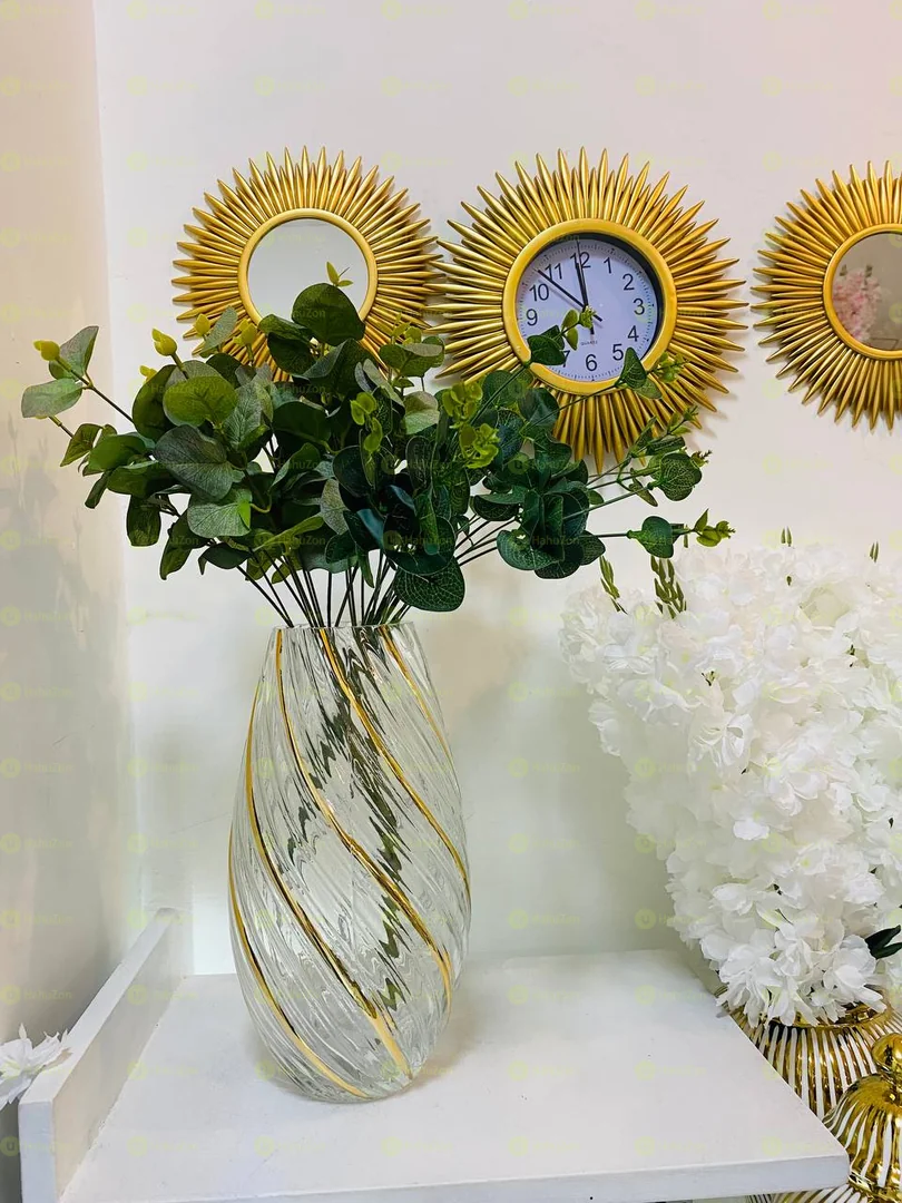 Table Center Clear Vase and Flower