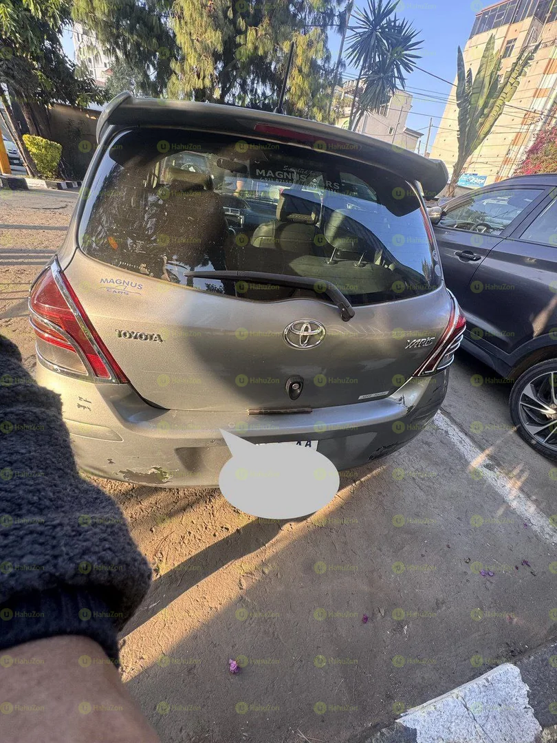 2009 Model-Toyota Yaris Compact