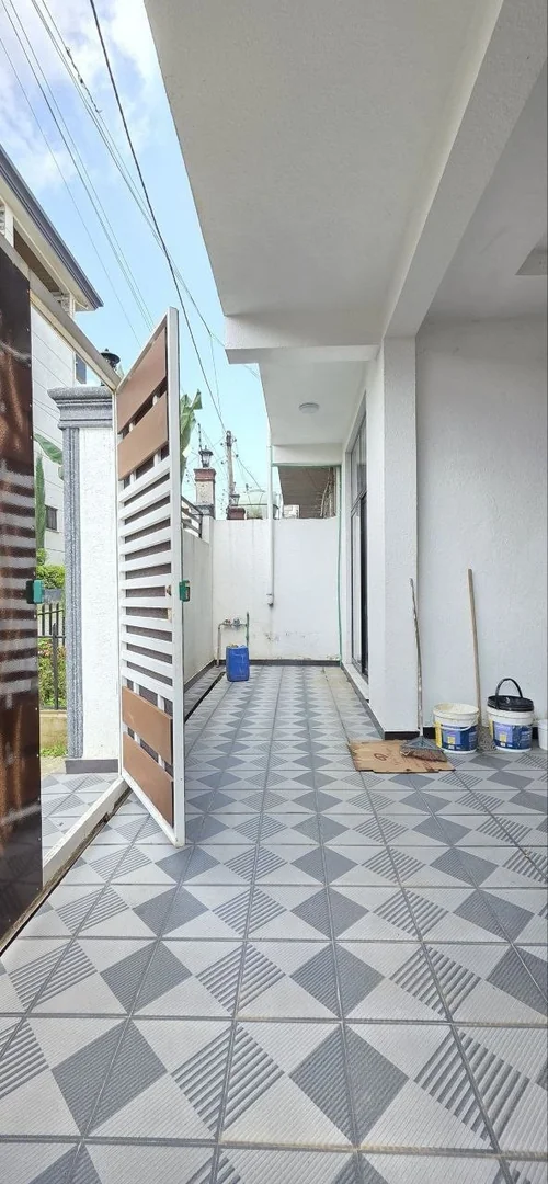 94 ካሬ የሚሸጥ G+3 ቤት በአያት