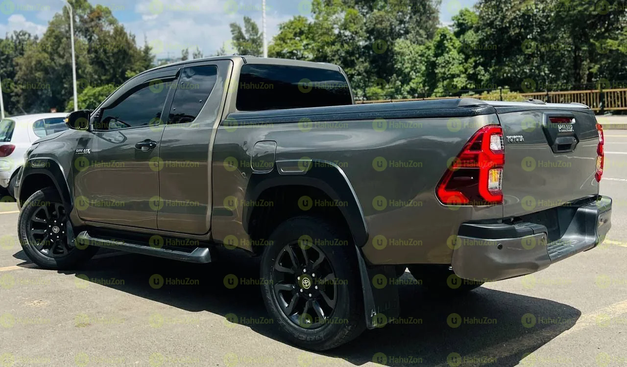 2022 Model-Toyota Hilux Invincible