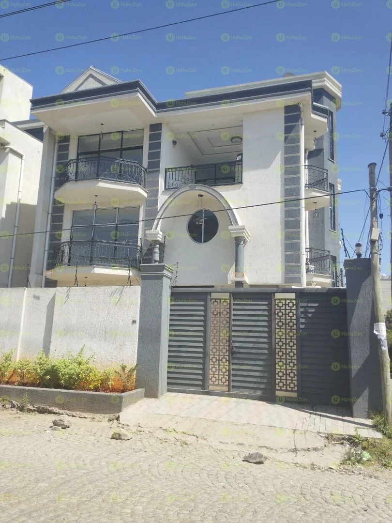 250 ካሬ የሚሸጥ G+2 ቤት በአያት