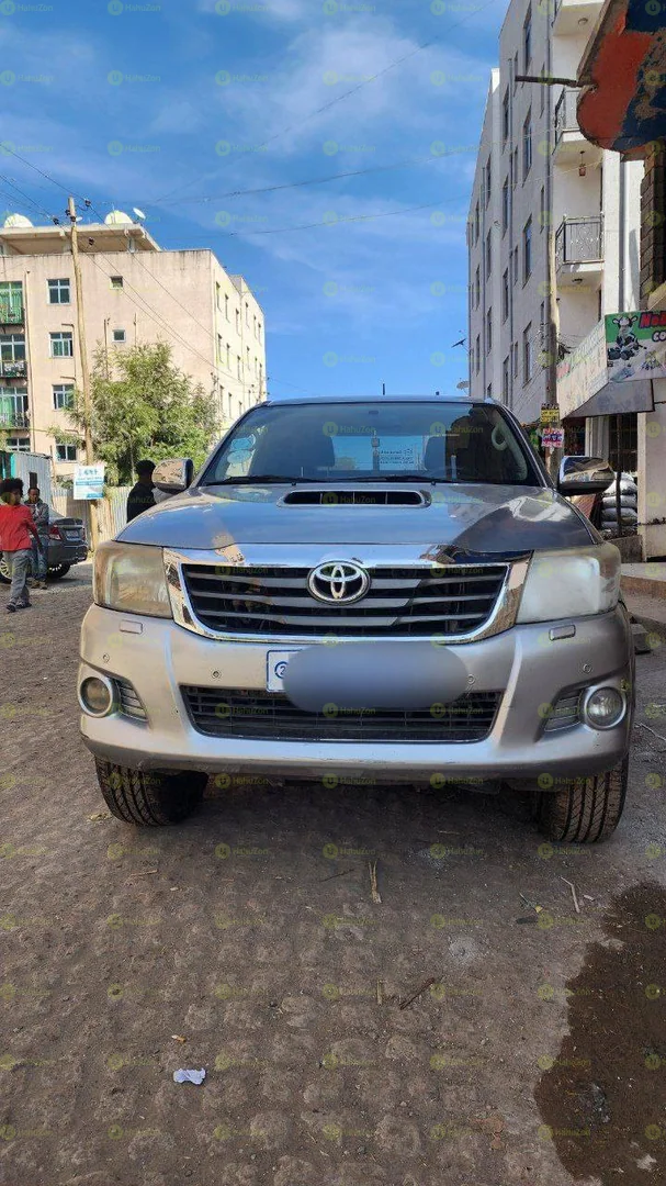 2015 Model-Toyota Hilux King Cab