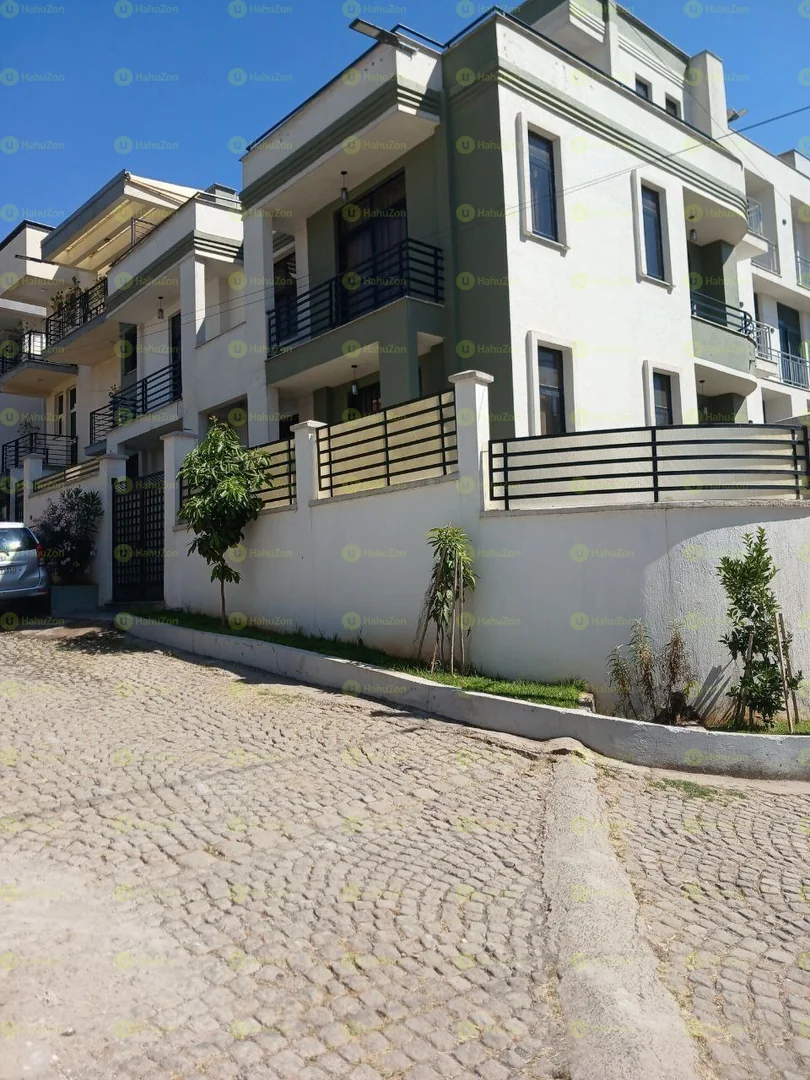 175 ካሬ የሚሸጥ G+3 ቤት በሰሚት