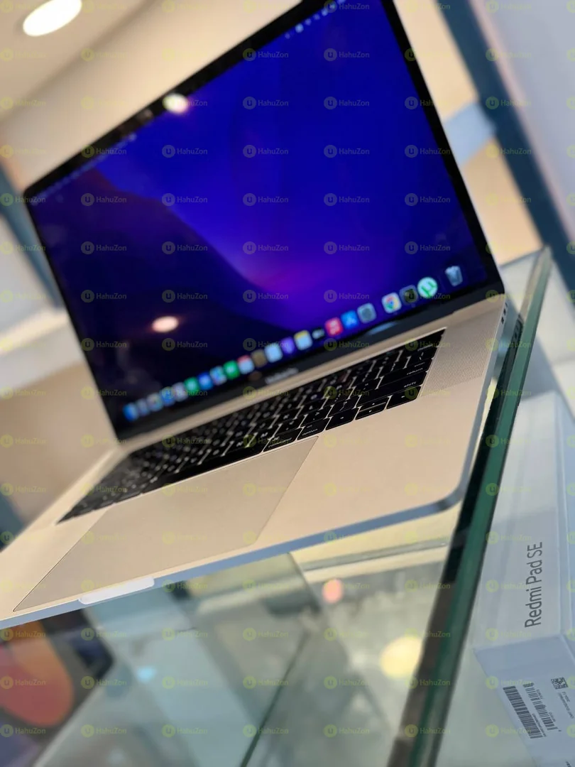 Apple MacBook Pro Intel core i7 Laptop