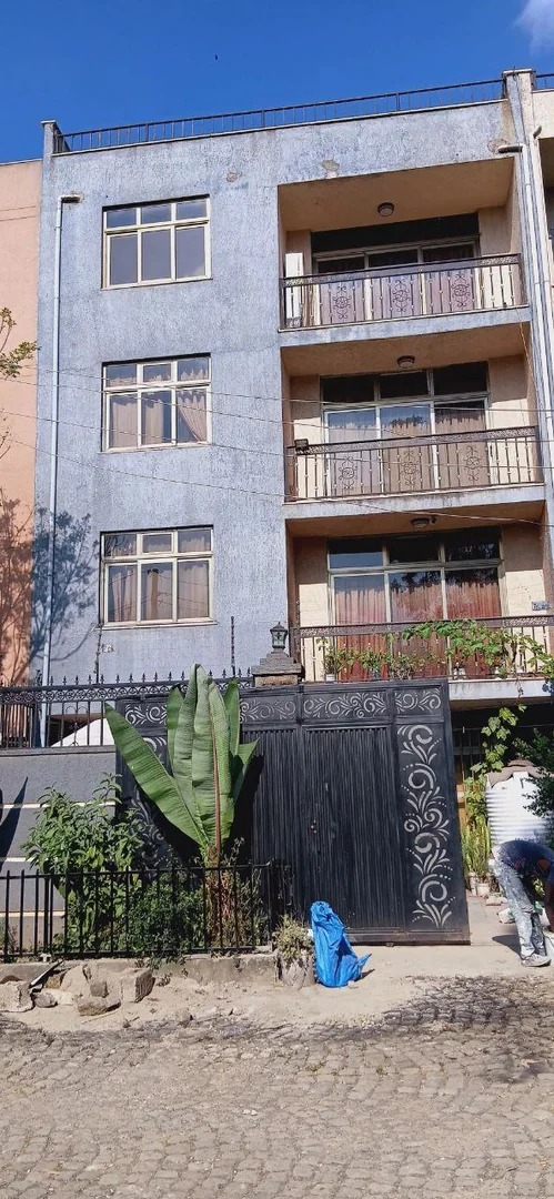 72 ካሬ የሚሸጥ ጂ+3 ቤት በሰሚት