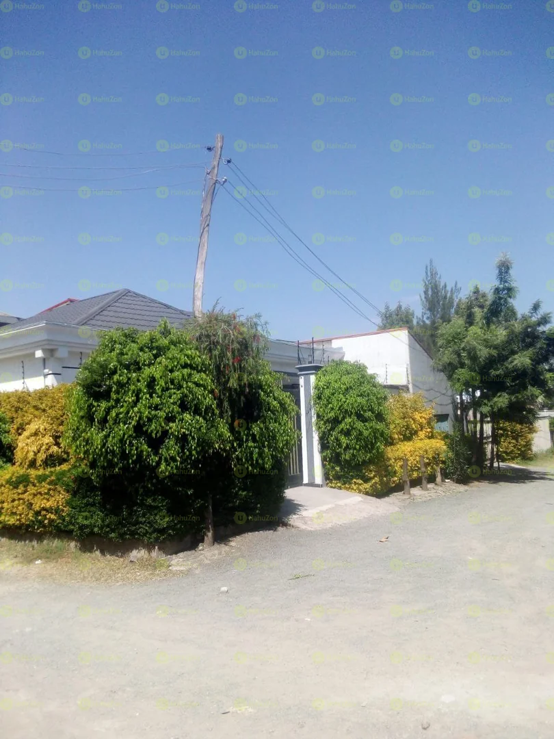 250 ካሬ የሚሸጥ ቪለ ቤት በሰሚት