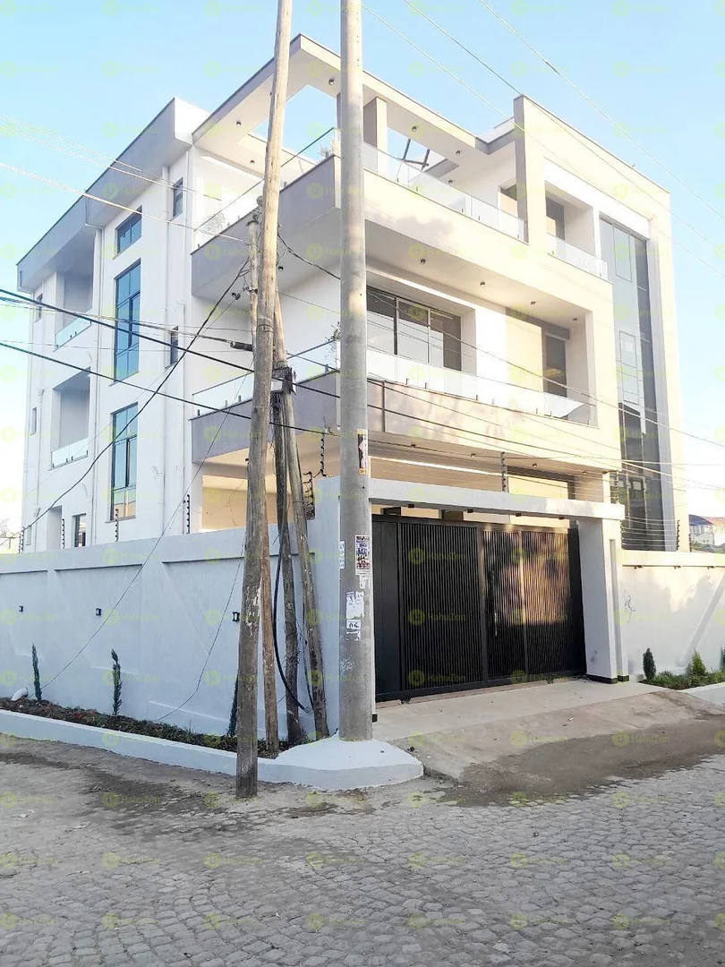 225 ካሬ የሚሸጥ ዘመናዊ G+2 መኖርያ ቤት በአያት