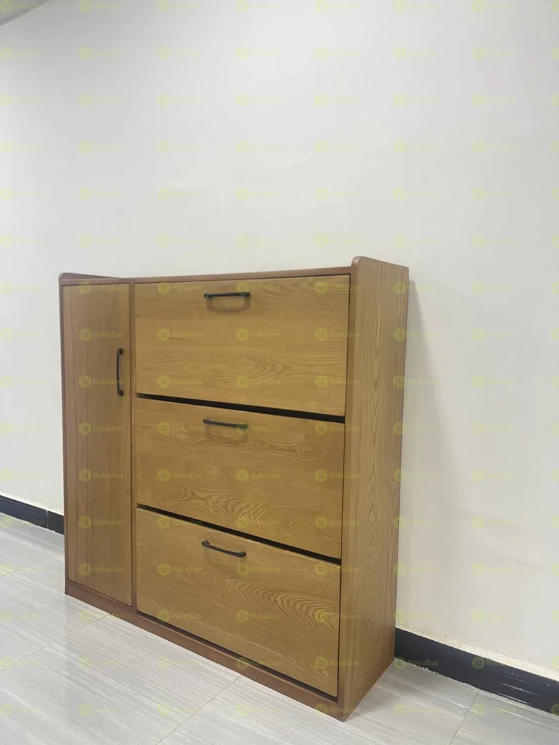 ክላሲክ ቀላል የጫማ መደርደሪያ