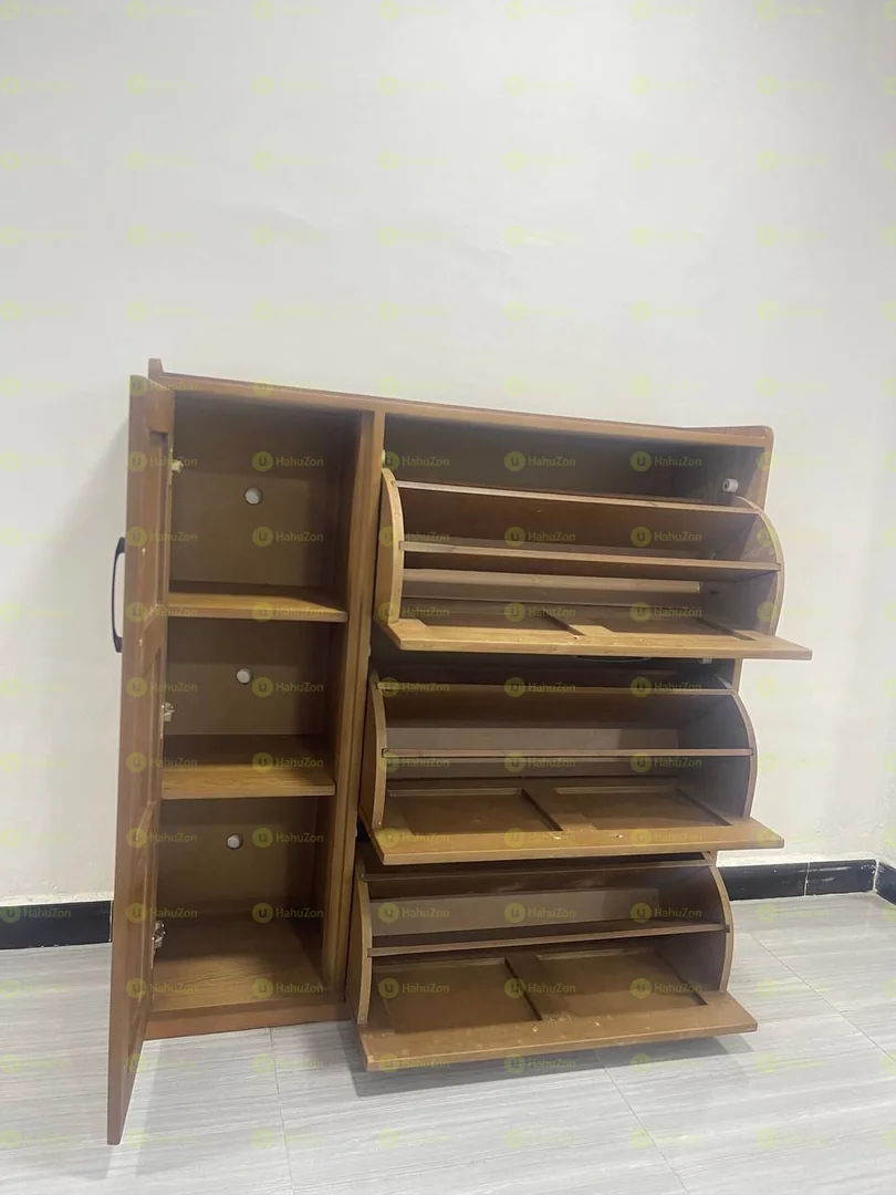 ክላሲክ ቀላል የጫማ መደርደሪያ