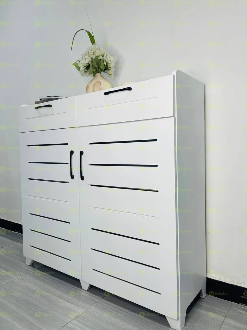 ክላሲክ መስመር የጫማ መደርደሪያ