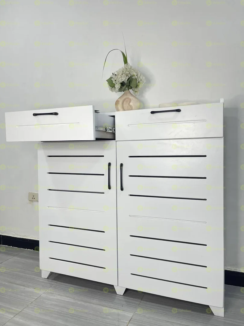 ክላሲክ መስመር የጫማ መደርደሪያ