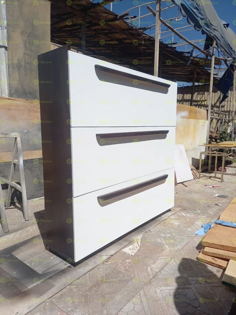 ክላሲክ ቀላል የጫማ መደርደሪያ