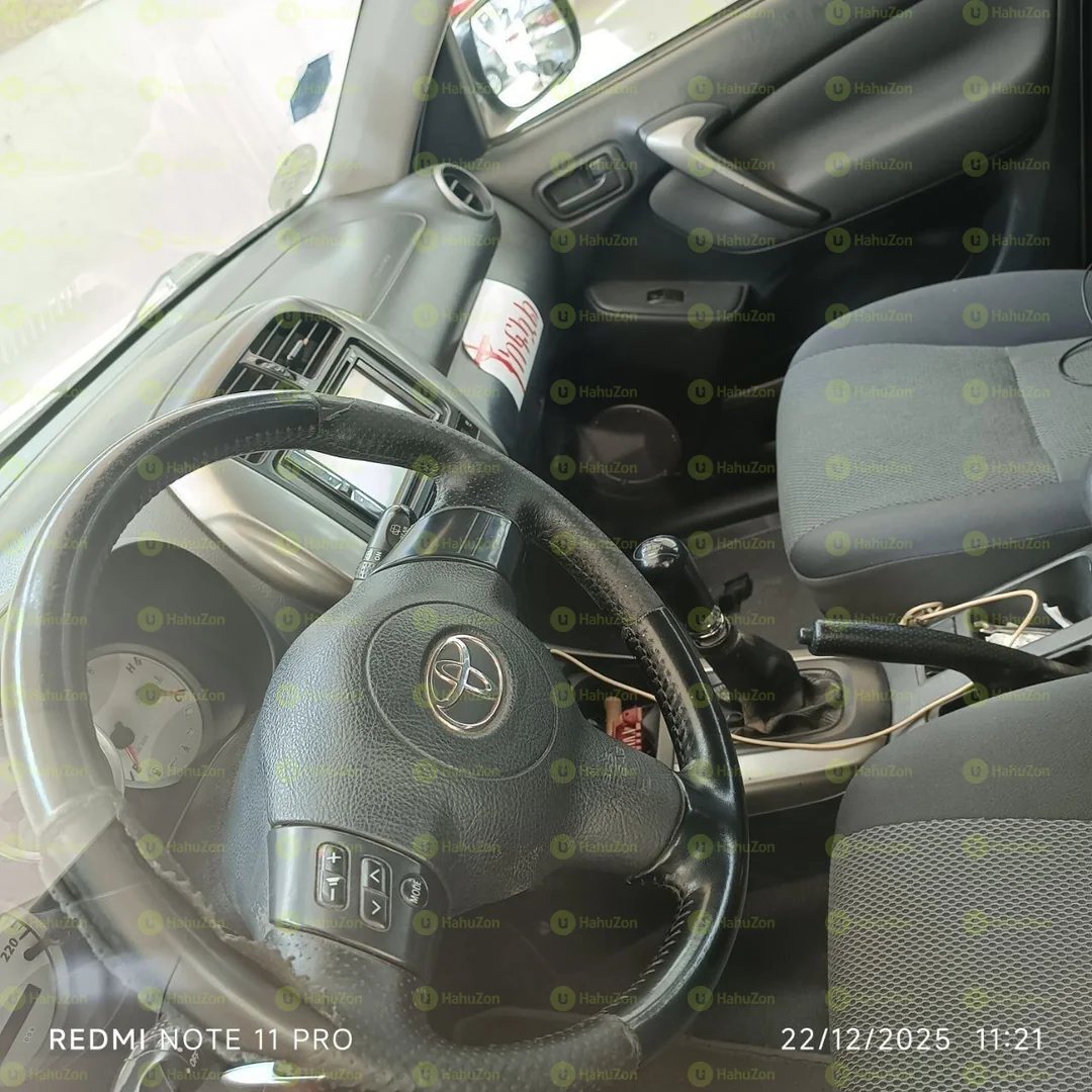 2005 Model-Toyota Rav4