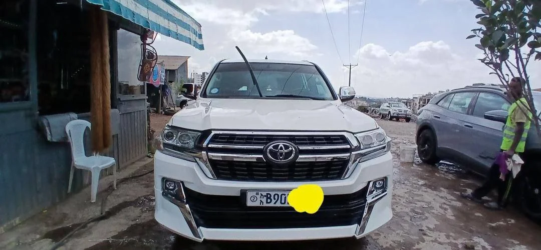 2012 Model-Toyota Land Cruiser V8 GX