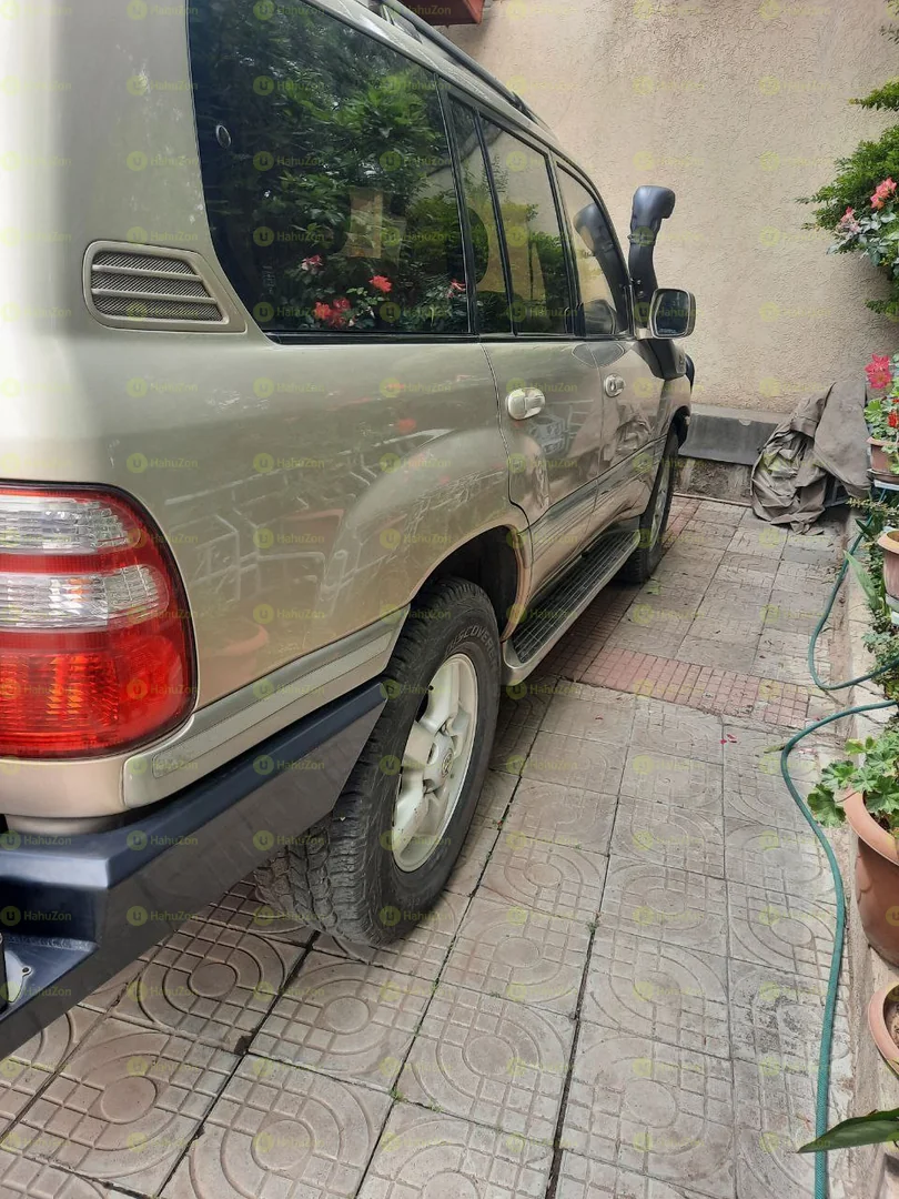 2003 Model-Toyota Land Cruiser V8