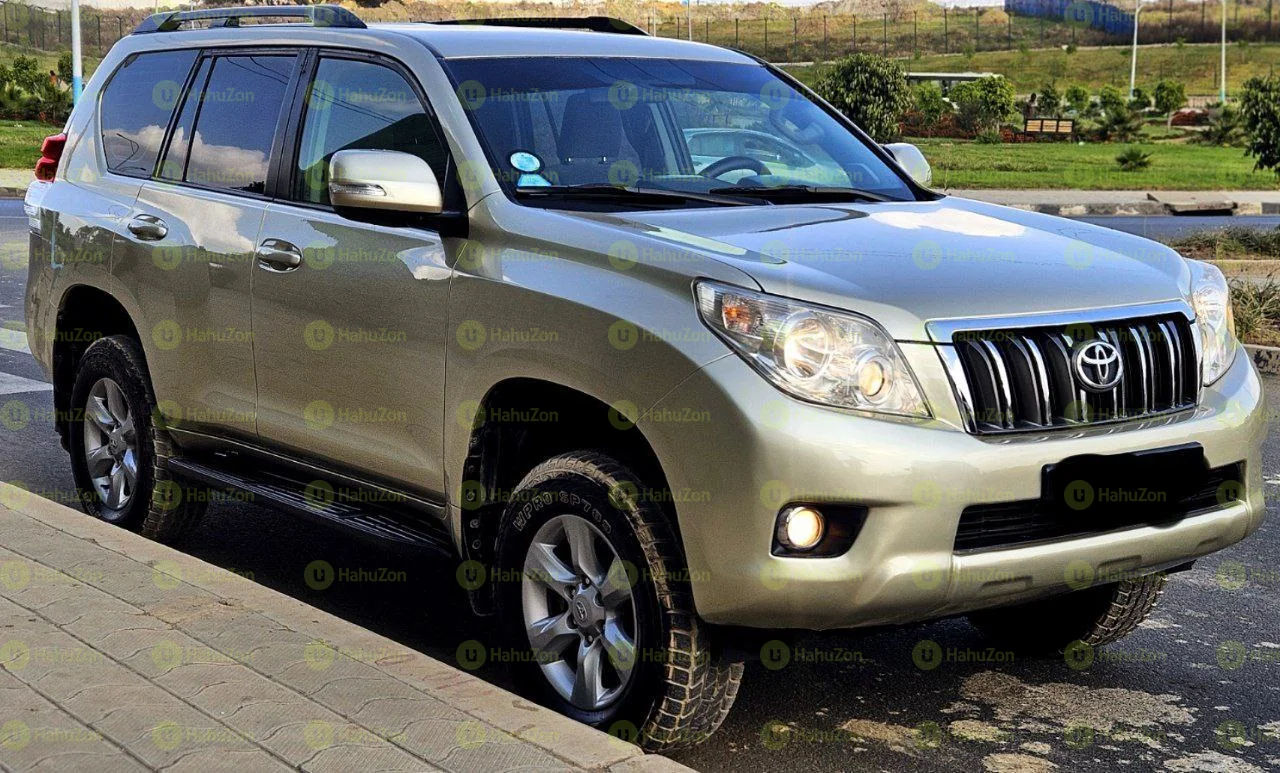 2012 Model-Toyota Landcruiser parado