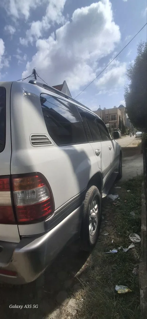 2000 Model-Toyota V8