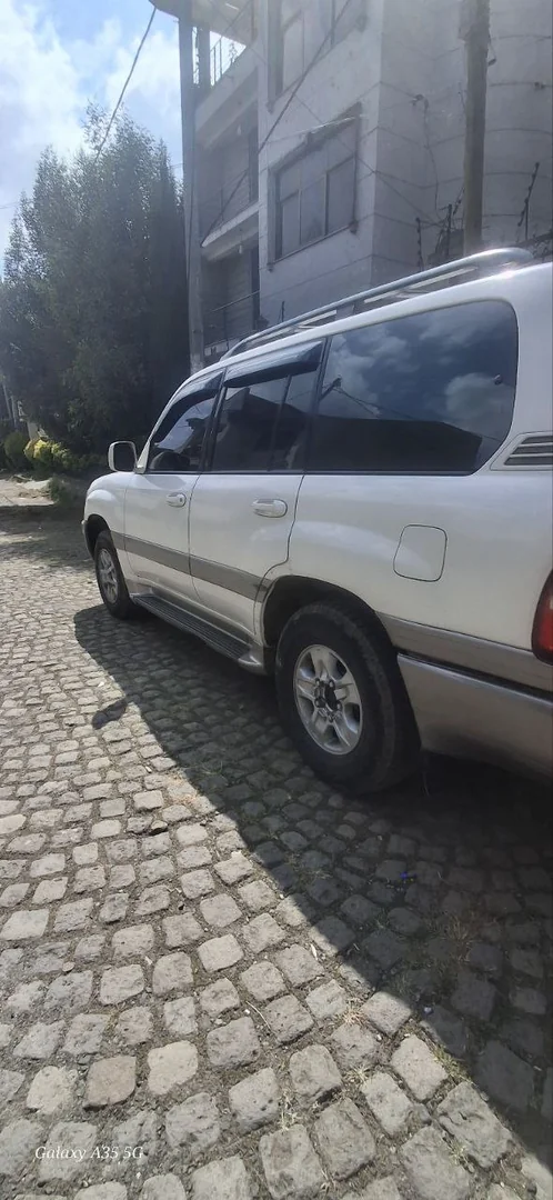 2000 Model-Toyota V8