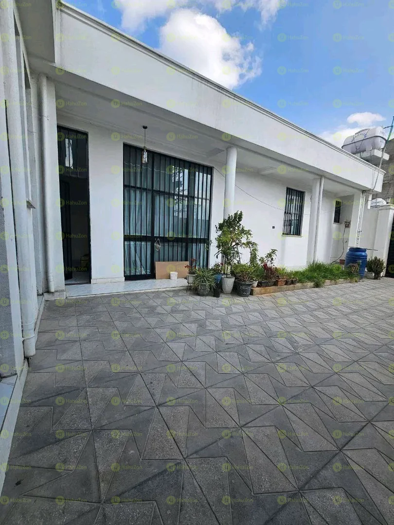 150 ካሬ የሚሸጥ ቤት በአያት ገብርኤል አካባቢ