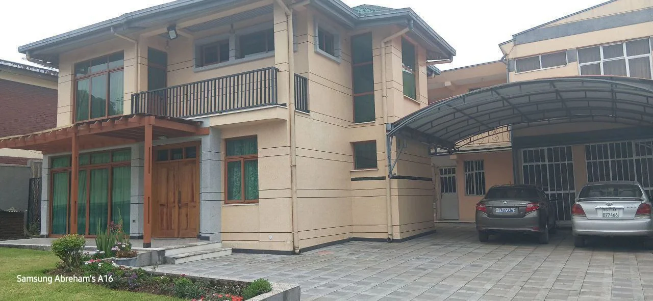500 ካሬ የሚሸጥ G+2 ቤት በአያት
