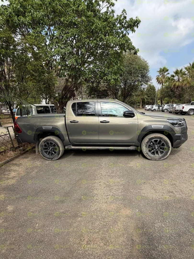 2021 Model-Hilux Invisible Double Cup