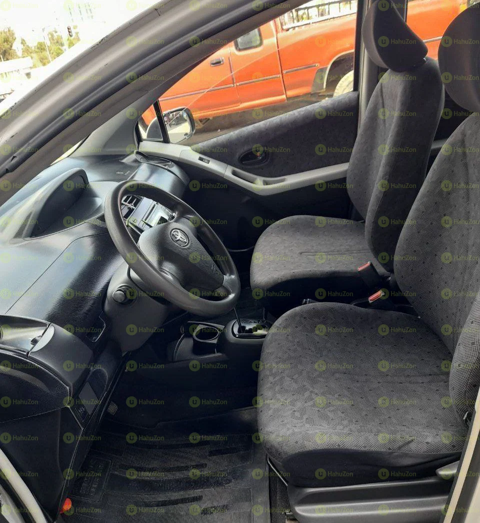 2009 Model-Toyota Yaris Compact