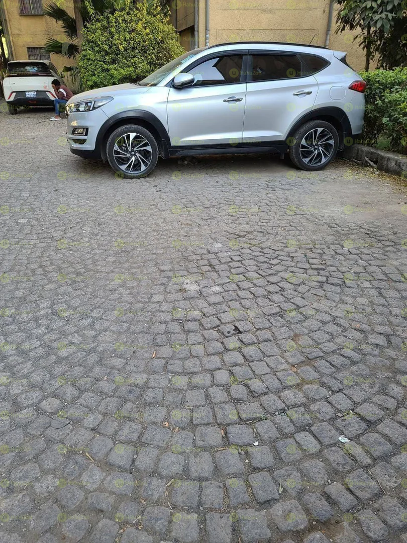 2020 Model-Hyundai Tucson