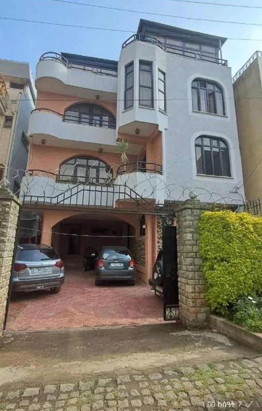 175 ካሬ የሚሸጥ B+G+2 ቤት በመገናኛ