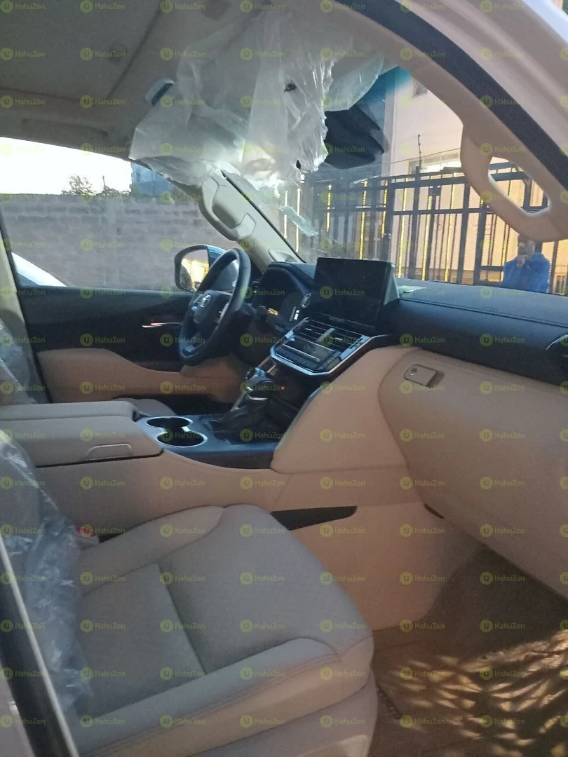 2025 Model-Toyota Land Cruiser V6 VXR-