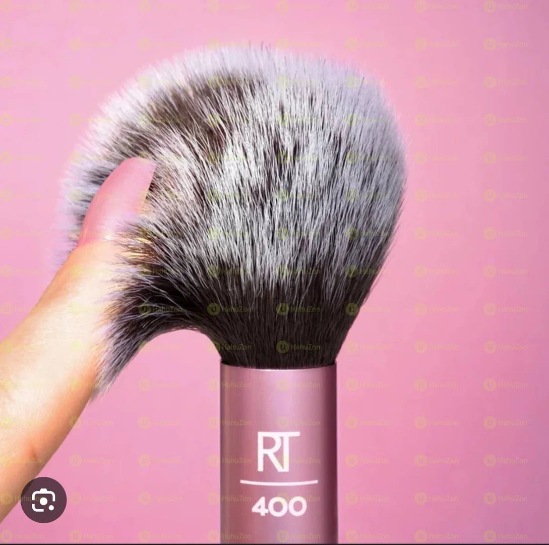 A Real Techniques Brush Set