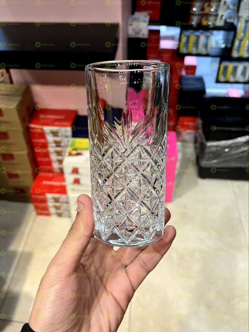 ወፍራም እና ቄንጠኛ የመጠጥ ብርጭቆ።