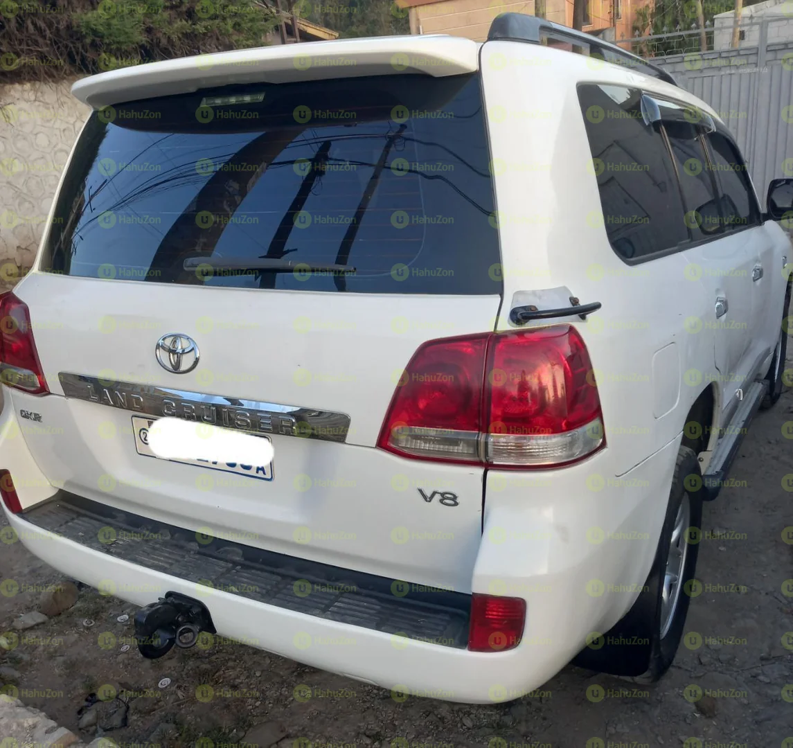 2008 Model-Toyota Landcruiser V8